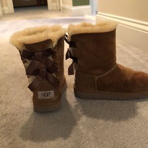 Girls bow ugg boots
